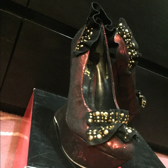 Shoes - Picture 4 of 4